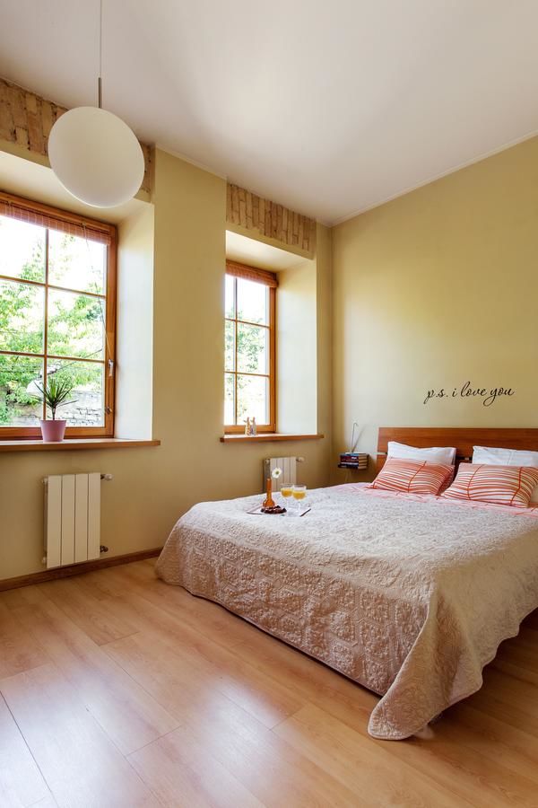 Апартаменты Cozy & Comfy Old Town Apartment by Houseys Вильнюс-14