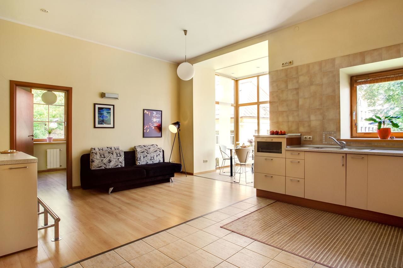 Апартаменты Cozy & Comfy Old Town Apartment by Houseys Вильнюс-23