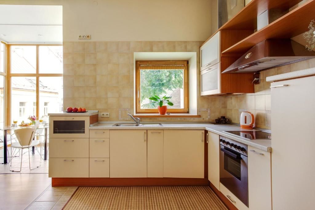 Апартаменты Cozy & Comfy Old Town Apartment by Houseys Вильнюс-50