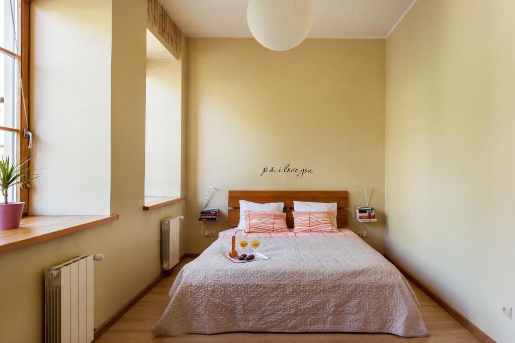 Апартаменты Cozy & Comfy Old Town Apartment by Houseys Вильнюс-68