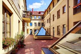 Апартаменты Cozy & Comfy Old Town Apartment by Houseys Вильнюс Апартаменты с балконом-52