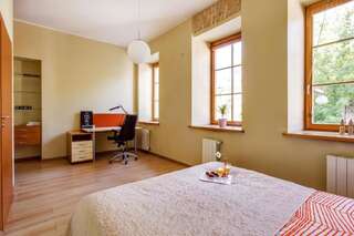 Апартаменты Cozy & Comfy Old Town Apartment by Houseys Вильнюс Апартаменты с балконом-55