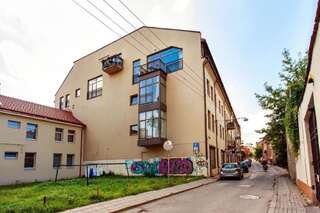 Апартаменты Cozy & Comfy Old Town Apartment by Houseys Вильнюс Апартаменты с балконом-57