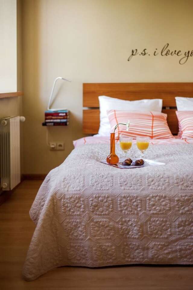 Апартаменты Cozy & Comfy Old Town Apartment by Houseys Вильнюс-16