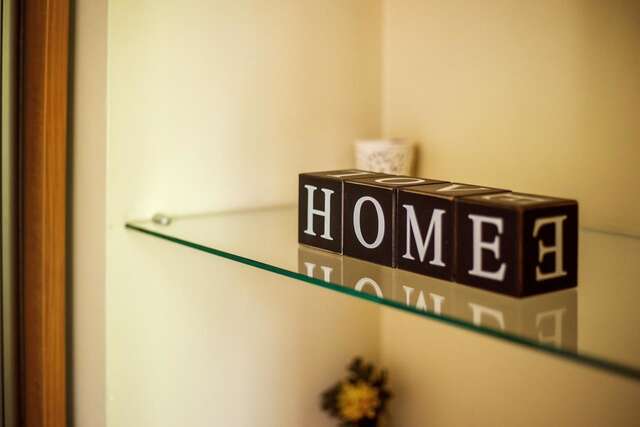 Апартаменты Cozy & Comfy Old Town Apartment by Houseys Вильнюс-25