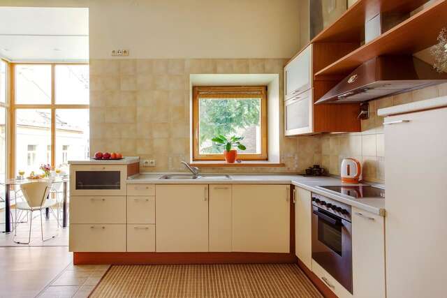 Апартаменты Cozy & Comfy Old Town Apartment by Houseys Вильнюс-32