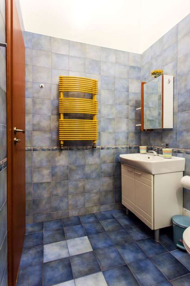 Апартаменты Cozy & Comfy Old Town Apartment by Houseys Вильнюс-40