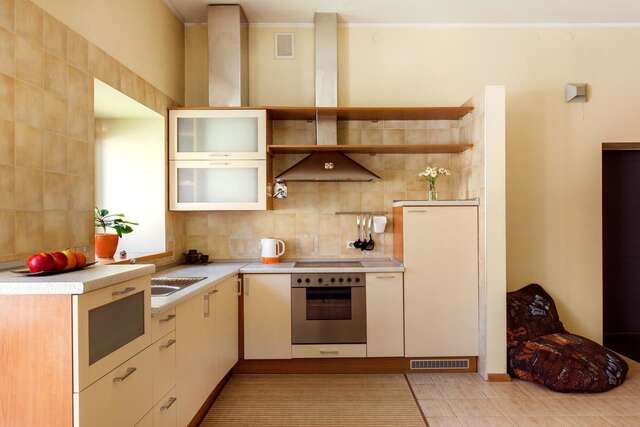 Апартаменты Cozy & Comfy Old Town Apartment by Houseys Вильнюс-6