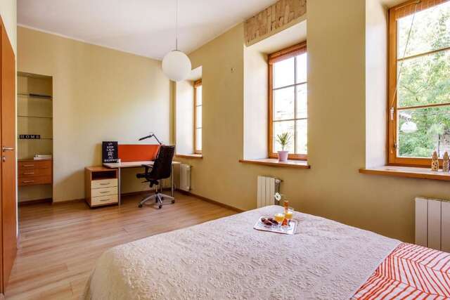 Апартаменты Cozy & Comfy Old Town Apartment by Houseys Вильнюс-57