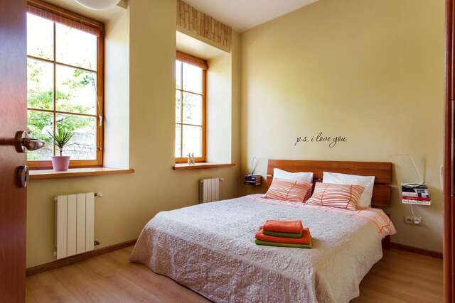 Апартаменты Cozy & Comfy Old Town Apartment by Houseys Вильнюс-8
