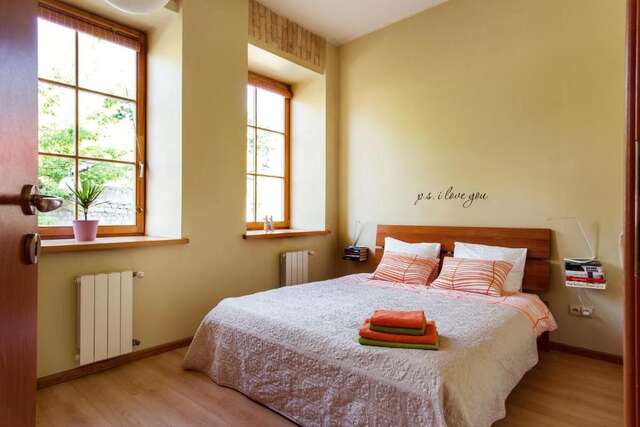 Апартаменты Cozy & Comfy Old Town Apartment by Houseys Вильнюс-87